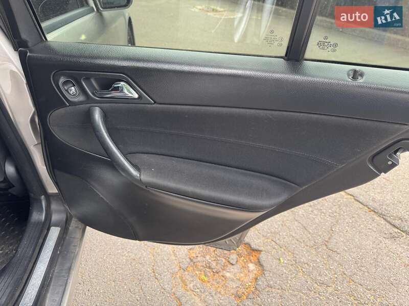 Седан Mercedes-Benz C-Class 2005 в Киеве фото 14 Седан Mercedes-Benz C-Class 2005 в Киеве