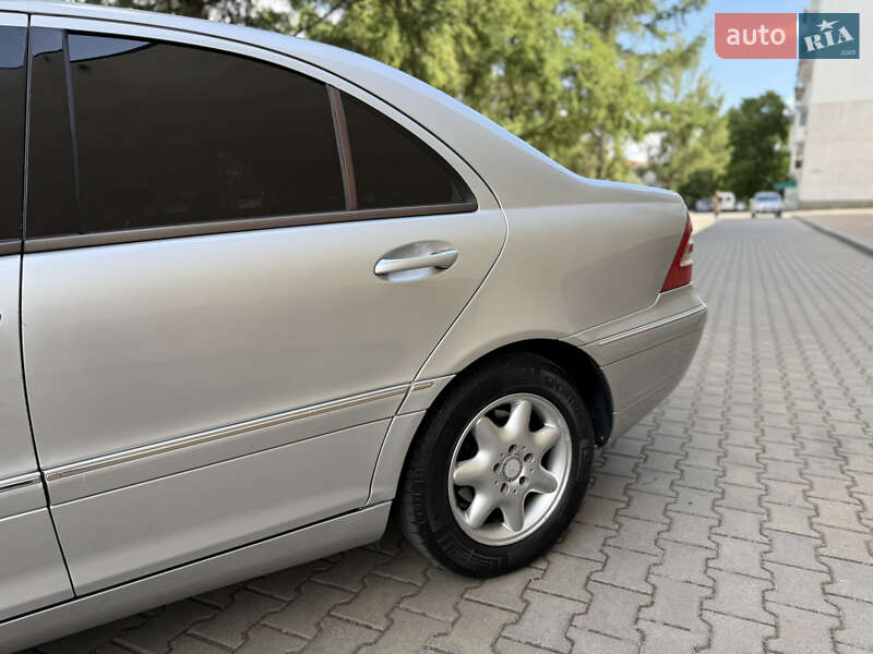 Седан Mercedes-Benz C-Class 2001 в Звягеле