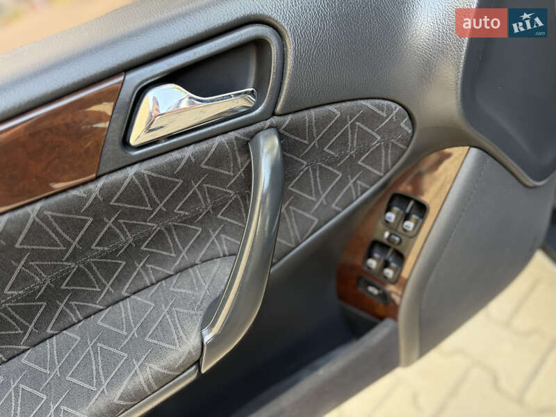Седан Mercedes-Benz C-Class 2001 в Звягеле