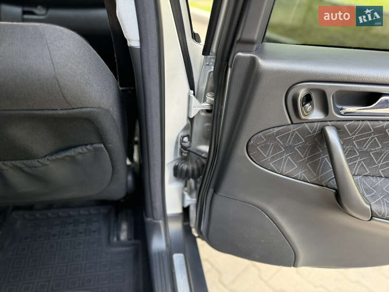 Седан Mercedes-Benz C-Class 2001 в Звягеле