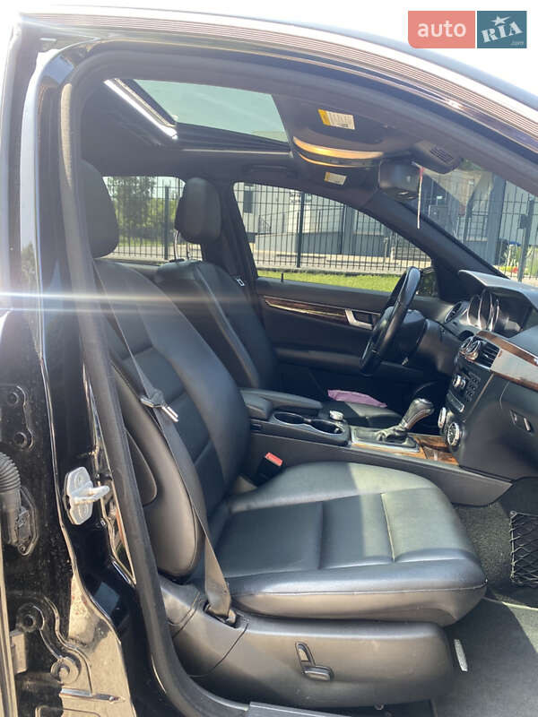 Седан Mercedes-Benz C-Class 2011 в Луцке