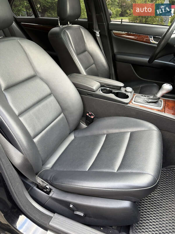 Седан Mercedes-Benz C-Class 2010 в Киеве