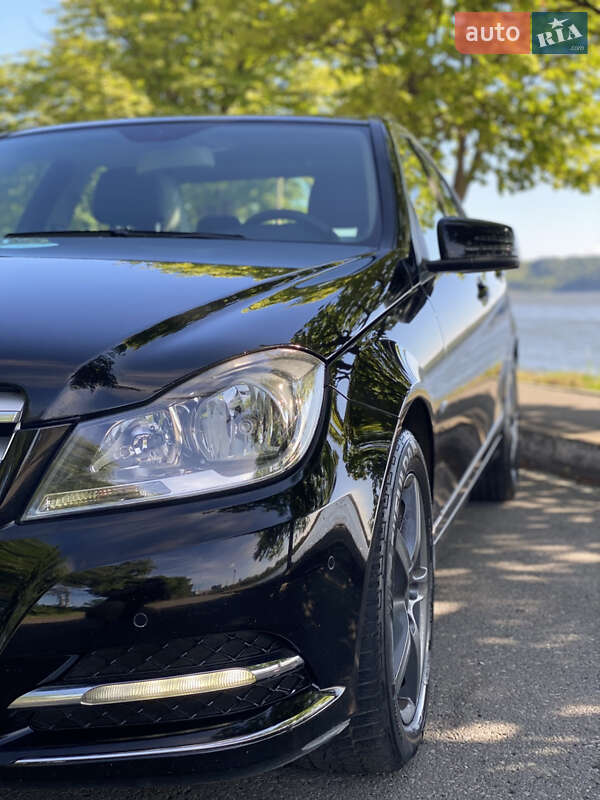 Седан Mercedes-Benz C-Class 2011 в Бурштыне