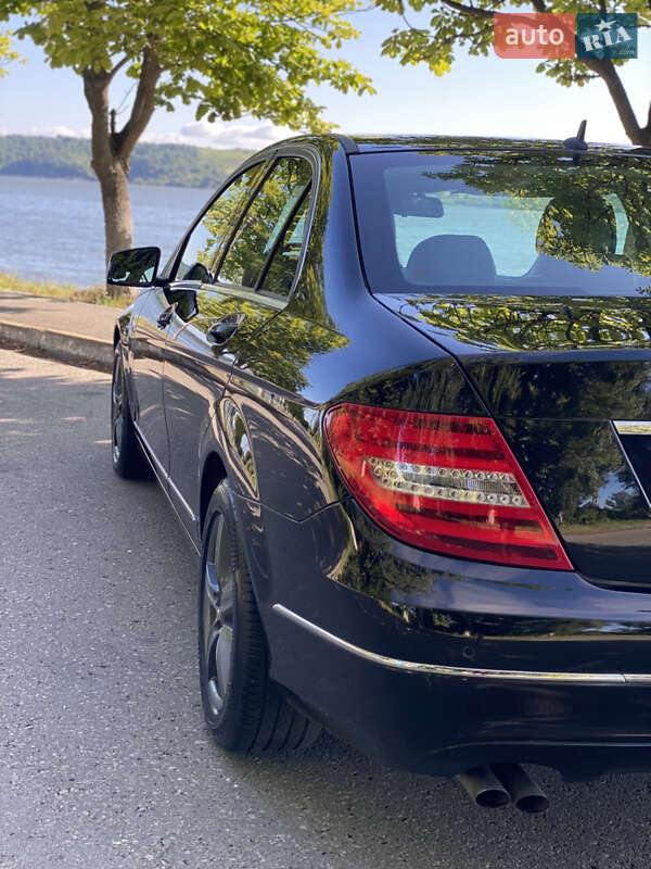Седан Mercedes-Benz C-Class 2011 в Бурштыне