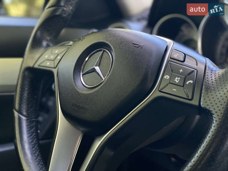Седан Mercedes-Benz C-Class 2011 в Бурштыне