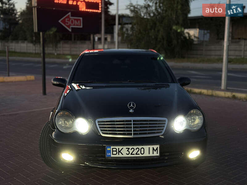 Седан Mercedes-Benz C-Class 2006 в Ровно