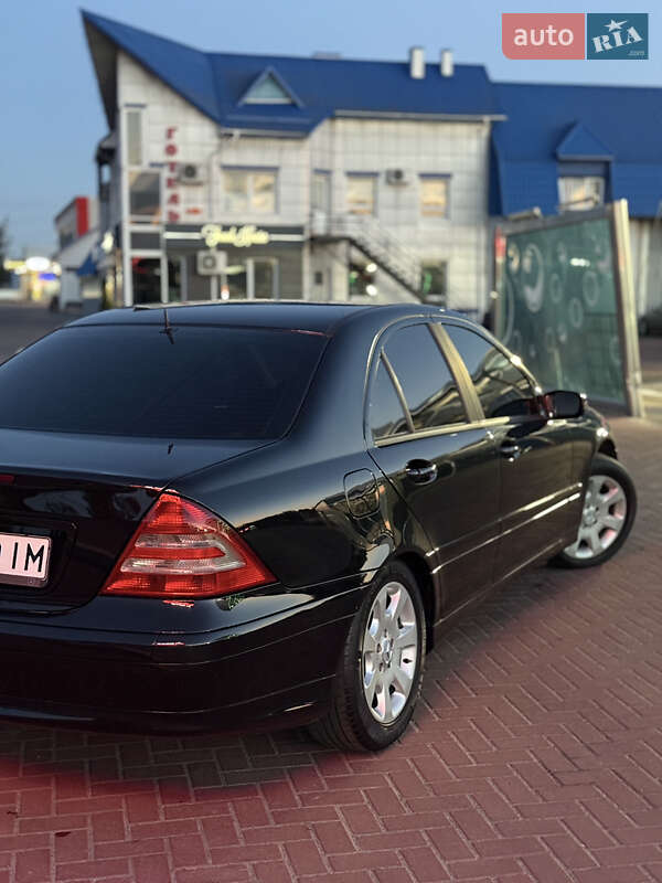 Седан Mercedes-Benz C-Class 2006 в Ровно