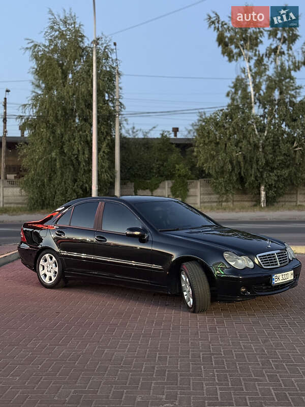 Седан Mercedes-Benz C-Class 2006 в Ровно