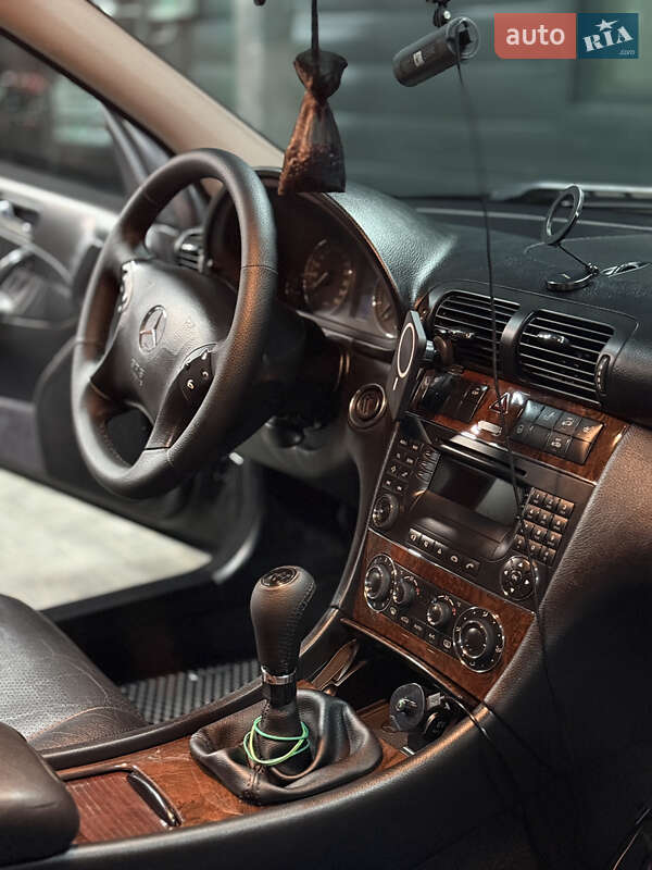 Седан Mercedes-Benz C-Class 2006 в Ровно