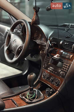 Седан Mercedes-Benz C-Class 2006 в 