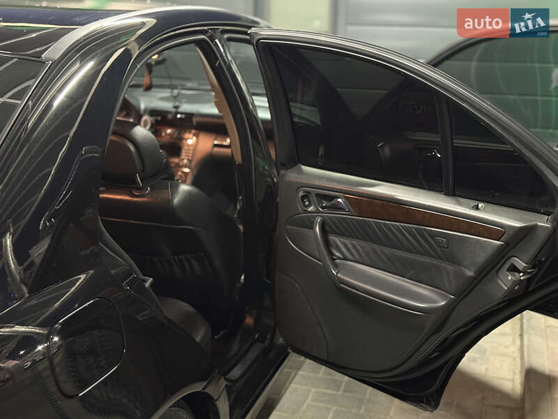 Седан Mercedes-Benz C-Class 2006 в Ровно