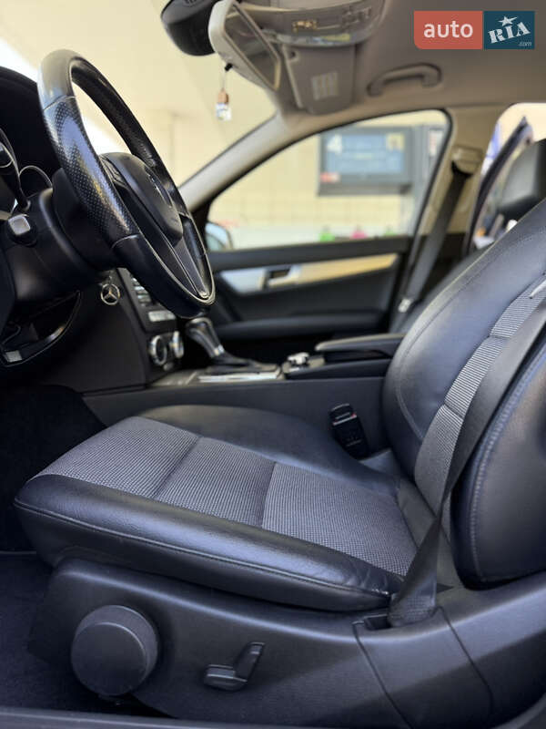 Седан Mercedes-Benz C-Class 2012 в Мостиській