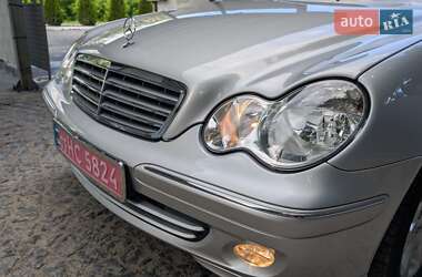 Седан Mercedes-Benz C-Class 2004 в 