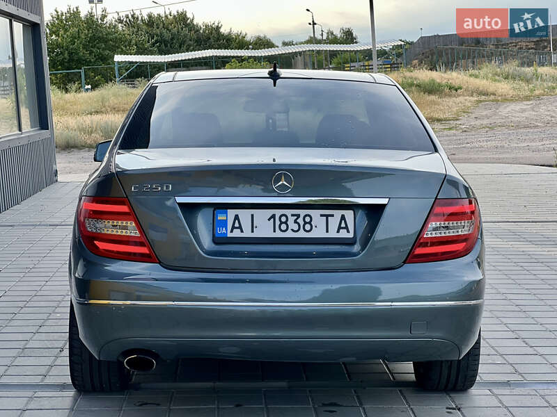 Седан Mercedes-Benz C-Class 2011 в Черкассах