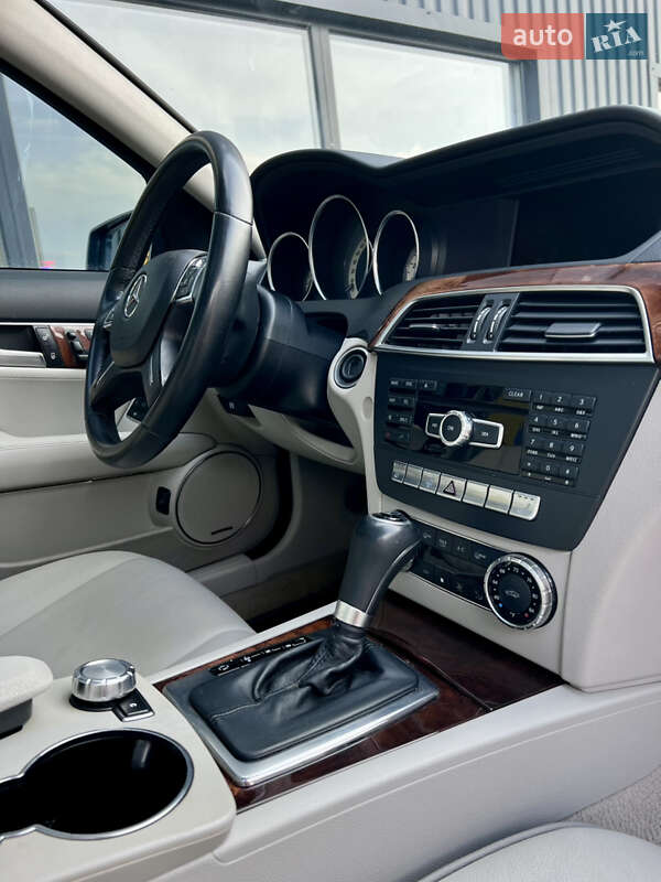 Седан Mercedes-Benz C-Class 2011 в Черкассах