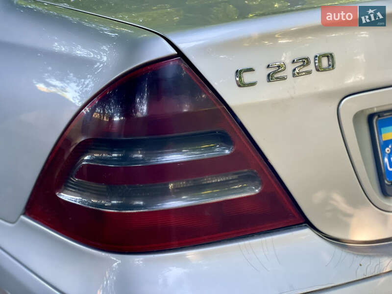 Седан Mercedes-Benz C-Class 2002 в Чернівцях
