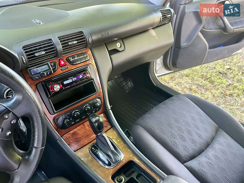 Седан Mercedes-Benz C-Class 2002 в Чернівцях