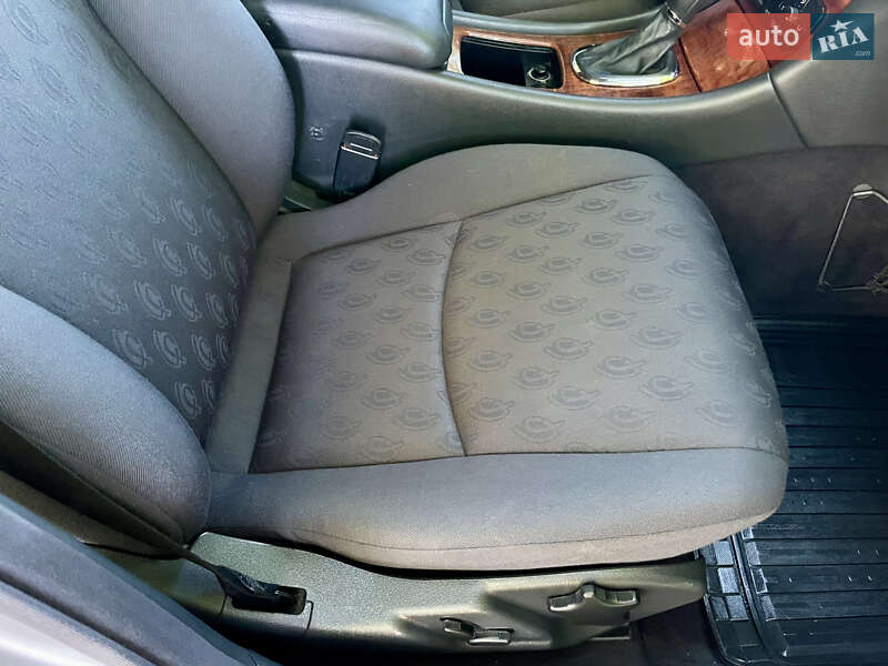 Седан Mercedes-Benz C-Class 2002 в Чернівцях