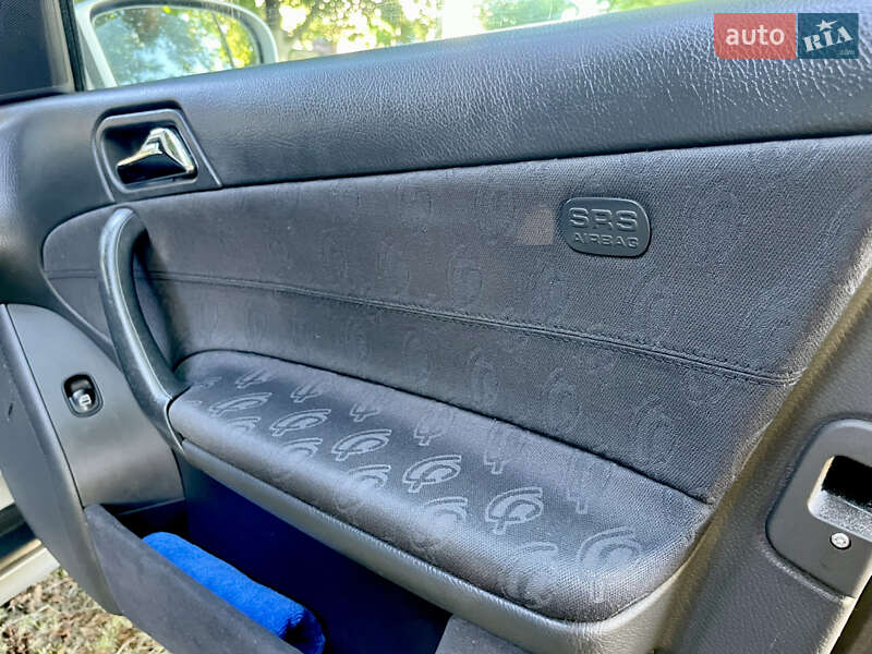 Седан Mercedes-Benz C-Class 2002 в Чернівцях