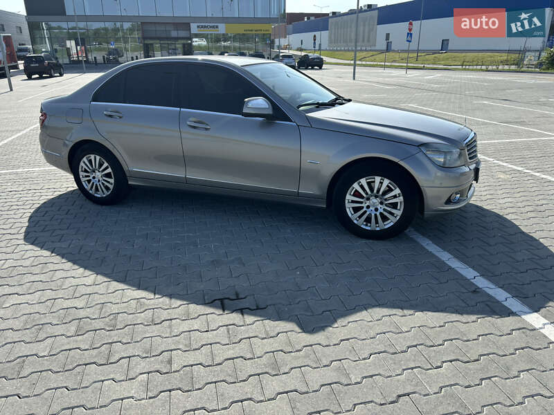 Седан Mercedes-Benz C-Class 2009 в Львове