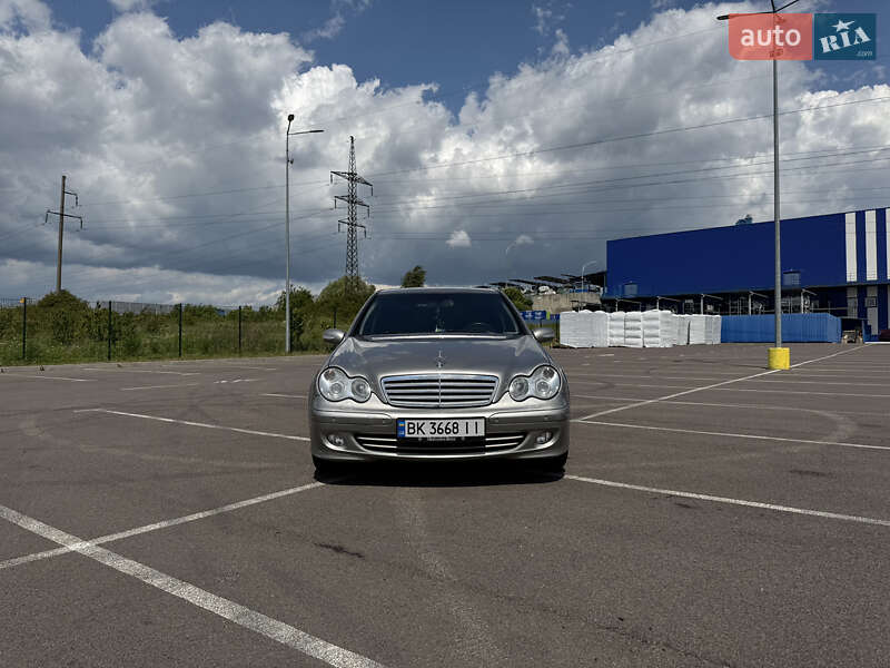 Седан Mercedes-Benz C-Class 2007 в Рівному