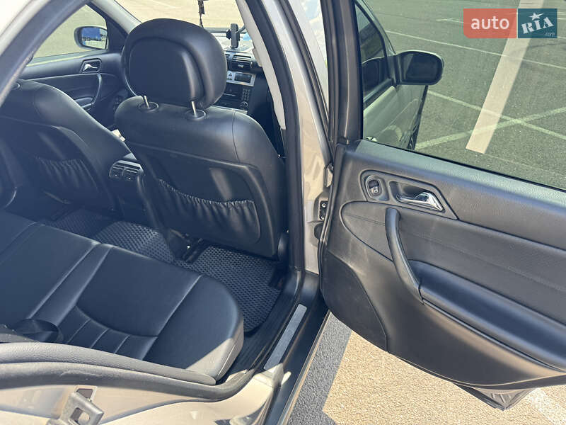 Седан Mercedes-Benz C-Class 2007 в Рівному