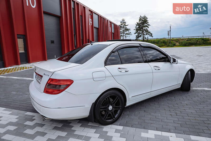 Седан Mercedes-Benz C-Class 2010 в Львове