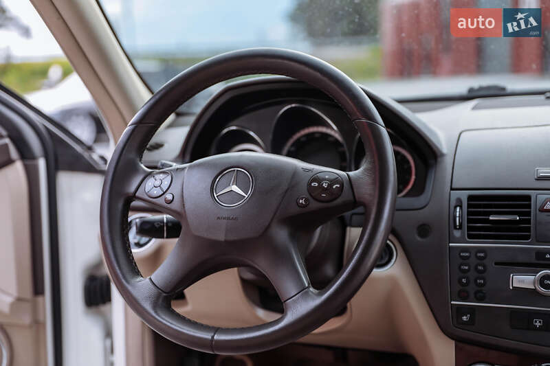 Седан Mercedes-Benz C-Class 2010 в Львове