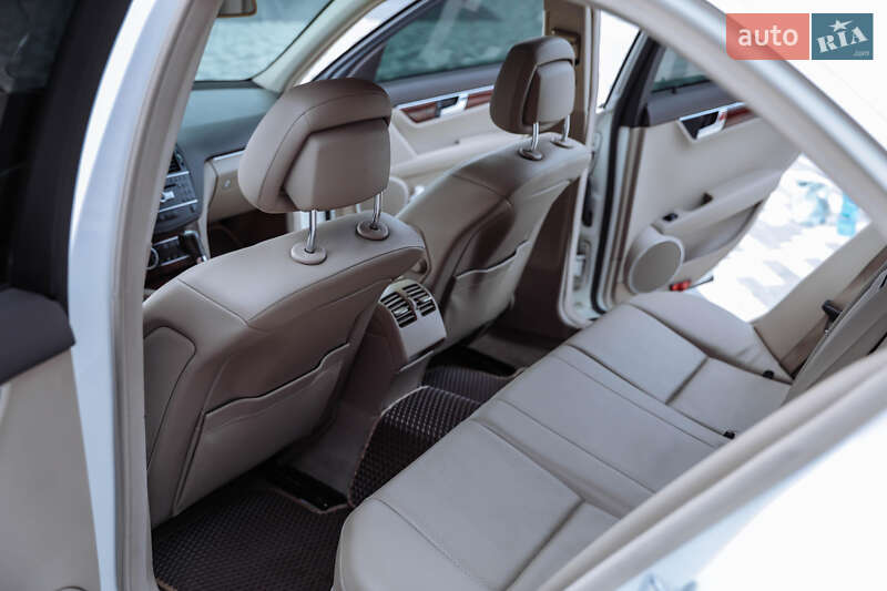 Седан Mercedes-Benz C-Class 2010 в Львове