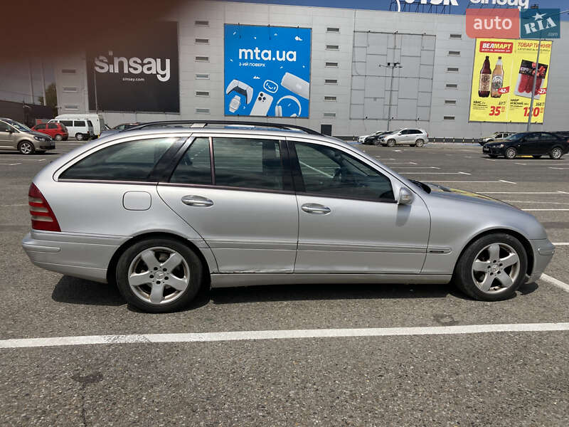 Універсал Mercedes-Benz C-Class 2003 в Чернівцях
