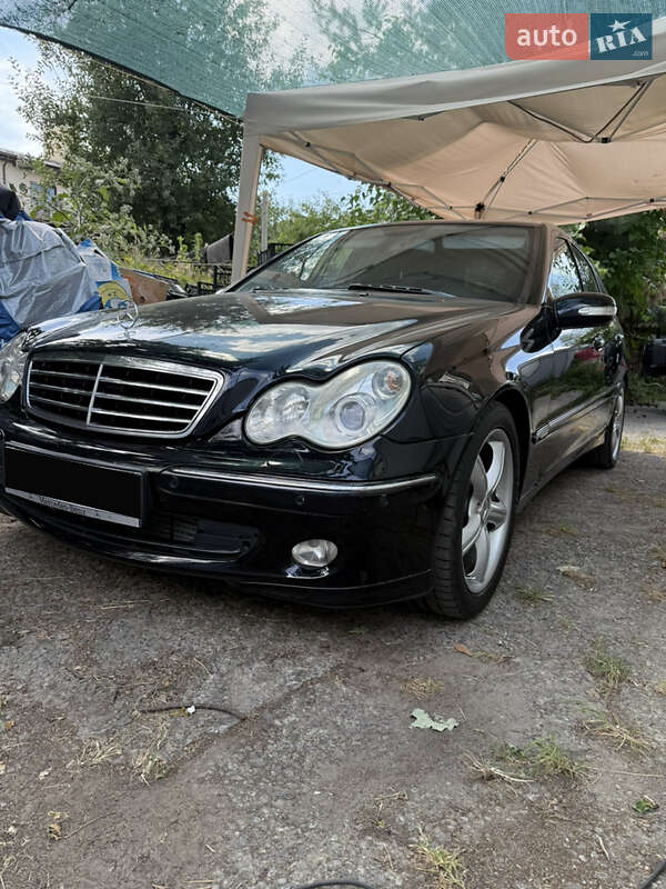 Седан Mercedes-Benz C-Class 2005 в 