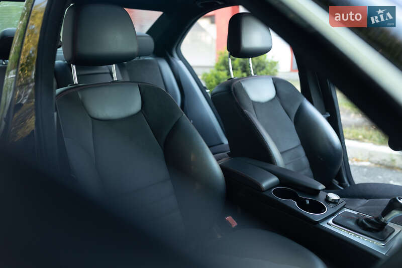 Седан Mercedes-Benz C-Class 2013 в Днепре