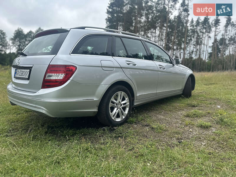 Універсал Mercedes-Benz C-Class 2011 в Києві