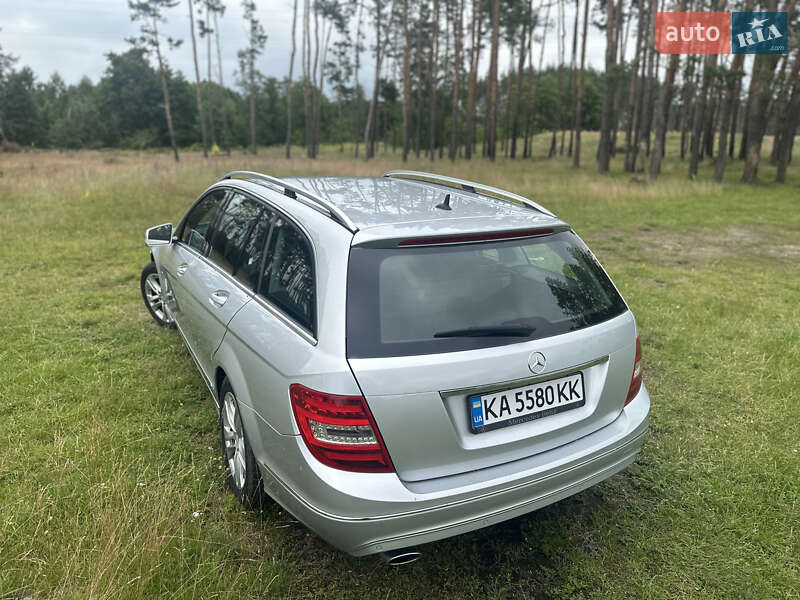 Універсал Mercedes-Benz C-Class 2011 в Києві
