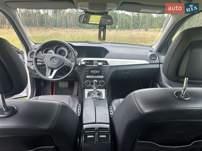 Універсал Mercedes-Benz C-Class 2011 в Києві