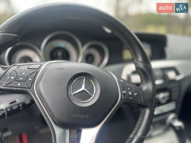 Універсал Mercedes-Benz C-Class 2011 в Києві