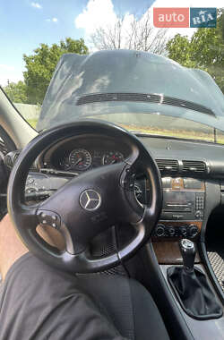 Универсал Mercedes-Benz C-Class 2004 в 