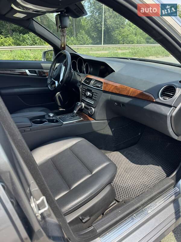 Седан Mercedes-Benz C-Class 2011 в Сумах