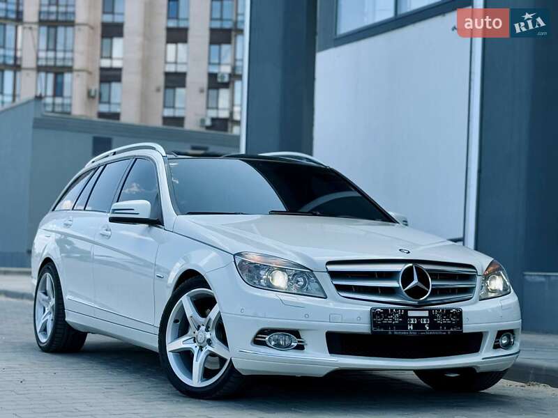 Універсал Mercedes-Benz C-Class 2009 в Києві
