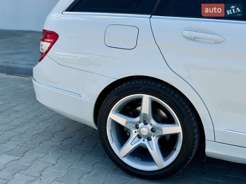Універсал Mercedes-Benz C-Class 2009 в Києві