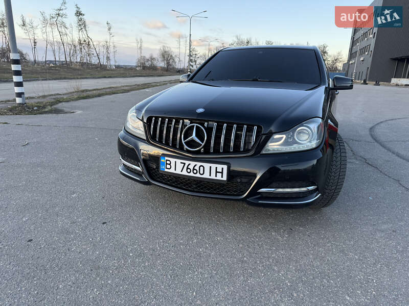 Седан Mercedes-Benz C-Class 2011 в Харькове