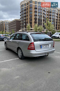 Універсал Mercedes-Benz C-Class 2004 в 
