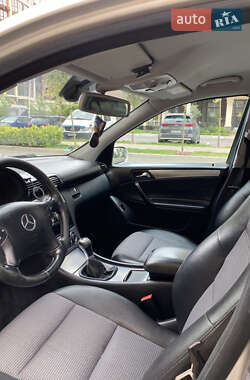 Універсал Mercedes-Benz C-Class 2004 в 