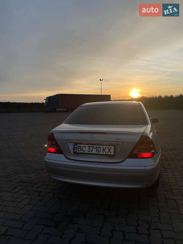 Седан Mercedes-Benz C-Class 2002 в Рава-Руській