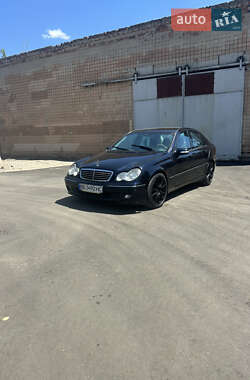 Седан Mercedes-Benz C-Class 2005 в 
