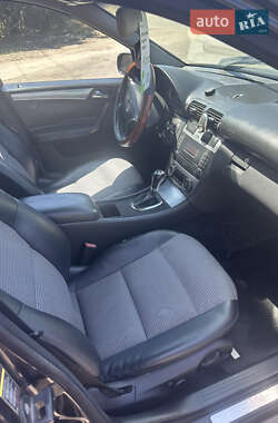 Седан Mercedes-Benz C-Class 2005 в 