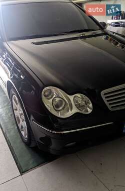 Седан Mercedes-Benz C-Class 2004 в 