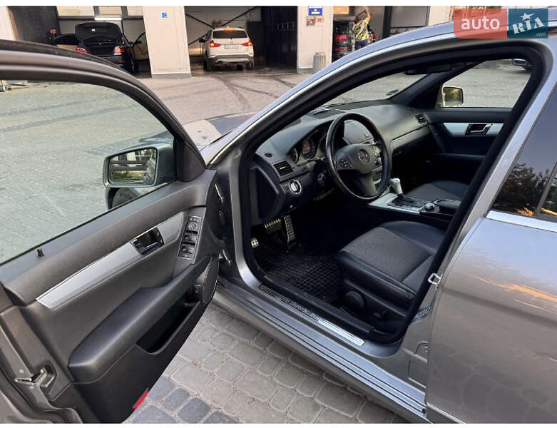 Седан Mercedes-Benz C-Class 2010 в Вінниці