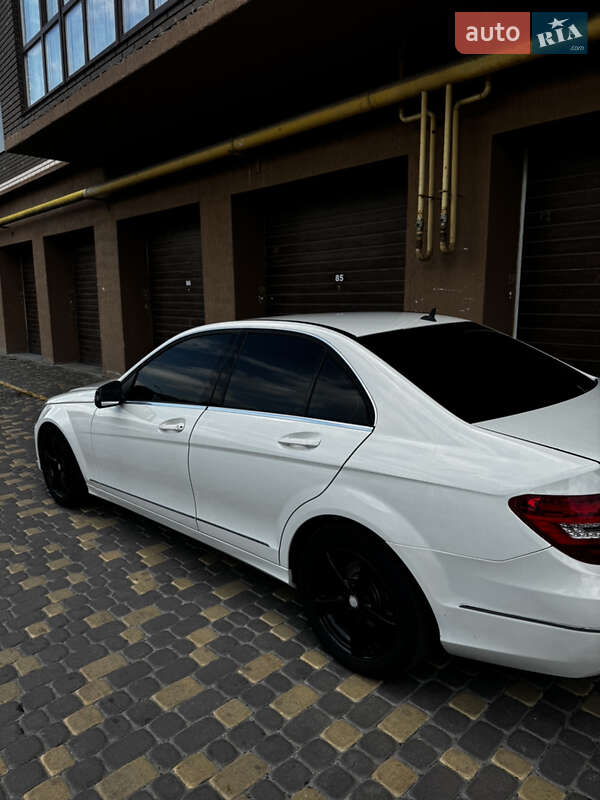 Седан Mercedes-Benz C-Class 2011 в Вінниці