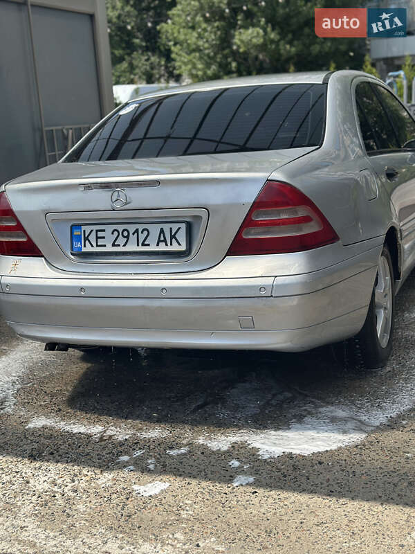 Седан Mercedes-Benz C-Class 2002 в Днепре